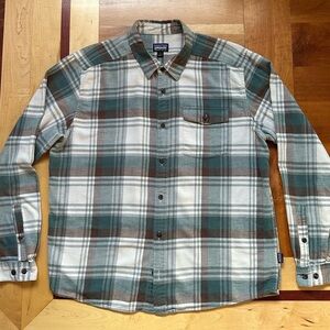 Patagonia Fjord flannel long sleeve button up organic cotton lightweight shirt